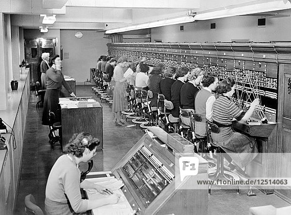 Telefonzentrale in Cadley Hall  London  März 1951. Künstler: Unbekannt