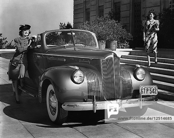 1941 Packard 120 Cabriolet-Coupé  (um 1941?). Künstler: Unbekannt