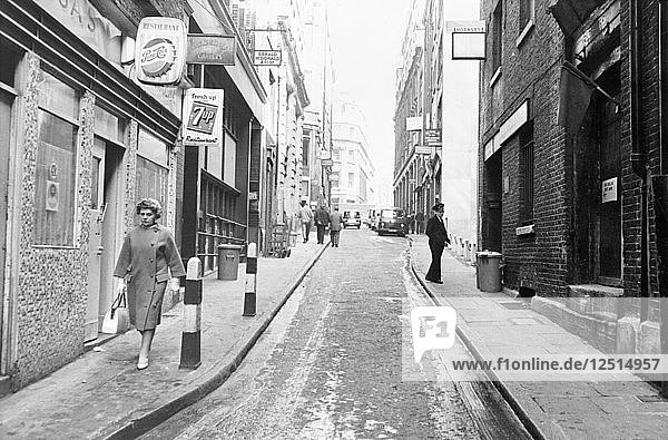 Menschen  die die Botolph Lane in der Londoner City hinuntergehen (ca. 1960er Jahre). Künstler: Unbekannt