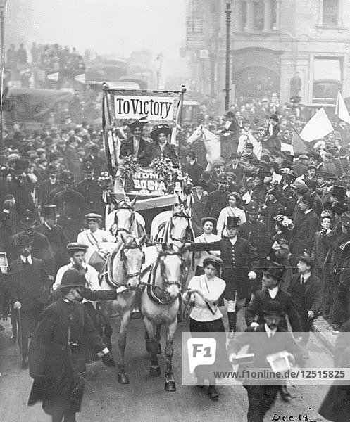 Emmeline Pankhurst und Christabel Pankhurst nach einer Party im Inns of Court Hotel  1908. Künstler: Unbekannt