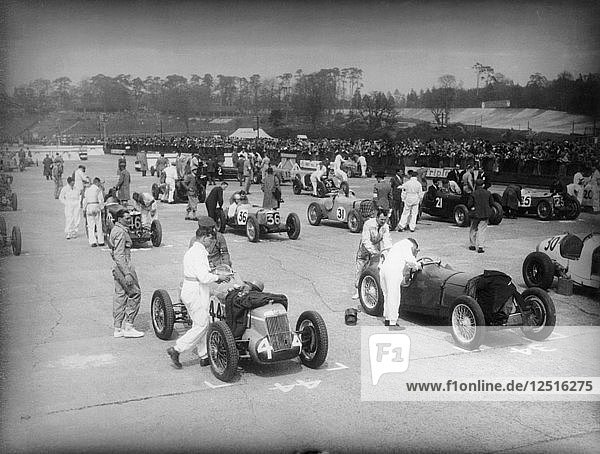 Das Brooklands-Trophy-Rennen  1937. Künstler: Unbekannt