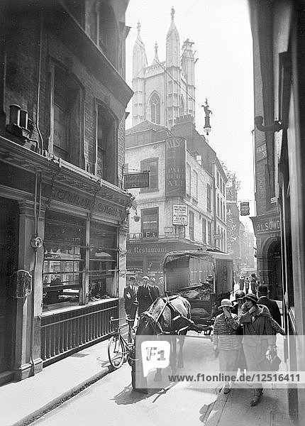 Bow Lane  Blick nach Süden  City of London  um 1930. Künstler: George Davison Reid