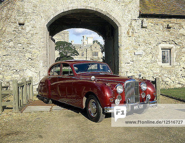 Jaguar Mk IX aus dem Besitz von Königin Elizabeth  der Königinmutter. Künstler: Unbekannt