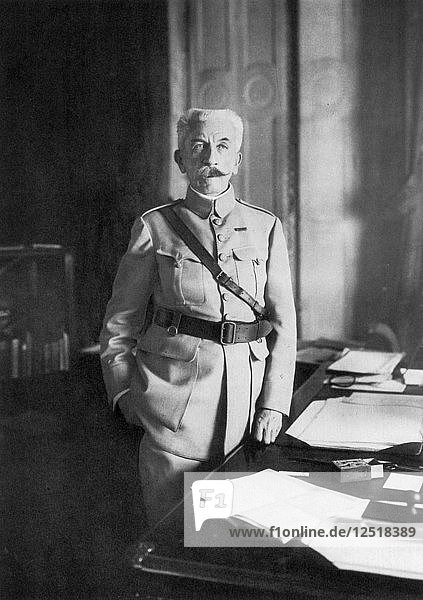 Hubert Lyautey  französischer General und Kriegsminister des Ersten Weltkriegs  (1926). Künstler: Unbekannt