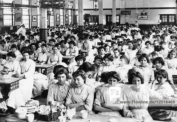 Ansicht des Mädchenspeisesaals  York  Rowntree Factory  Yorkshire  1910. Künstler: Unbekannt