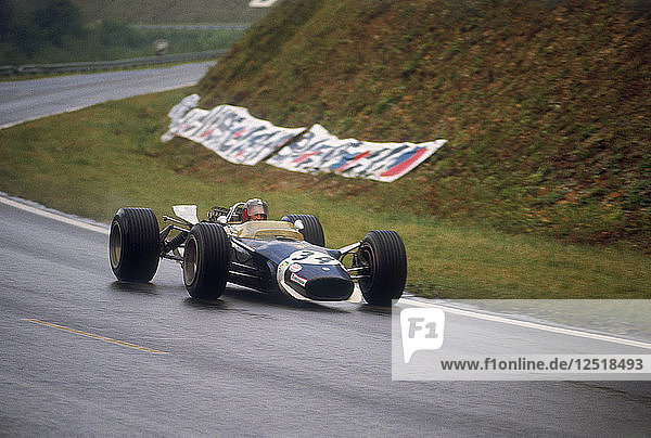 Jo Sifferts Lotus-Ford  Großer Preis von Frankreich  Rouen  1968. Künstler: Unbekannt