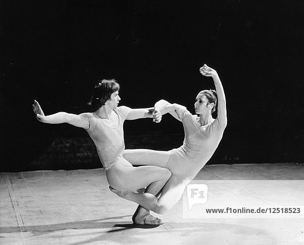 Rudolf Nurejew (1938-1993)  russischer Balletttänzer. Künstler: Unbekannt
