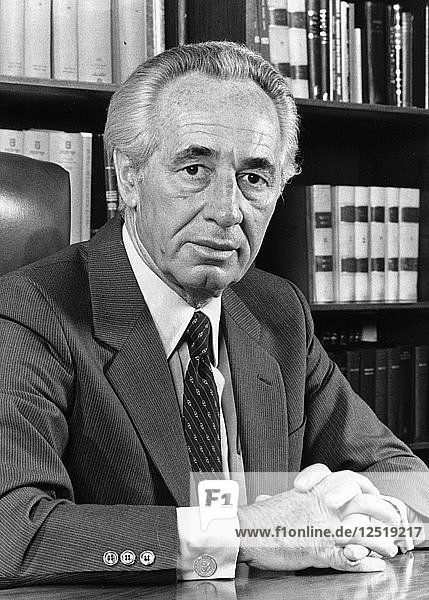 Schimon Peres (1923- )  stellvertretender Ministerpräsident Israels und Vorsitzender der Arbeitspartei. Künstler: Unbekannt