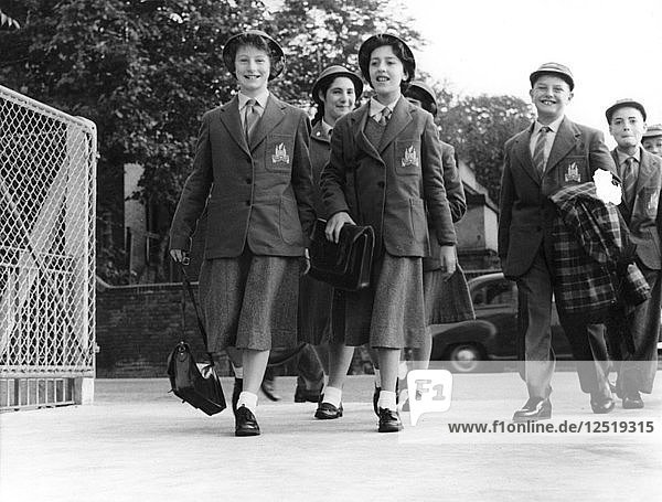 Kinder bei der Ankunft in der Jewish Free School  8. September 1958. Künstler: EH Emanuel