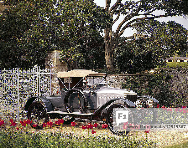 A 1913 Vauxhall. Artist: Unknown
