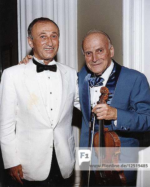 Yehudi Menuhin  amerikanischer Geiger  und Dov Seltzer  rumänischer Komponist  1992. Künstler: Sidney Harris