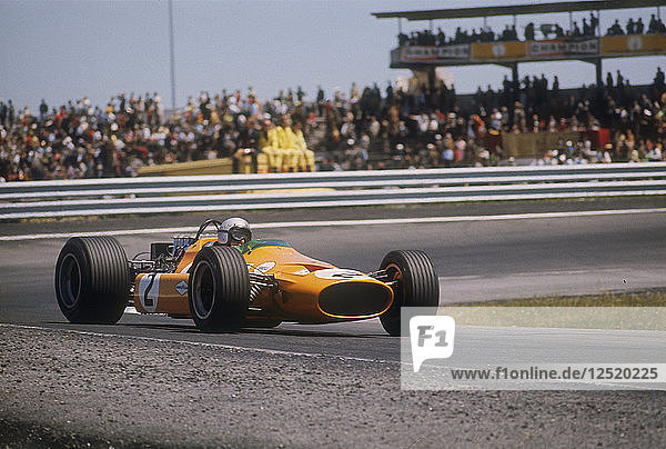 Bruce McLarens McLaren-Ford  Großer Preis von Spanien  Jarama  Madrid  1968. Künstler: Unbekannt