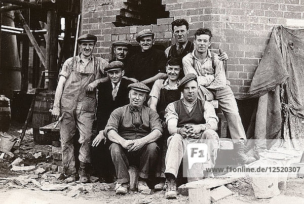 Bauarbeiter  Rowntree-Fabrik  York  Yorkshire  1937. Künstler: Unbekannt