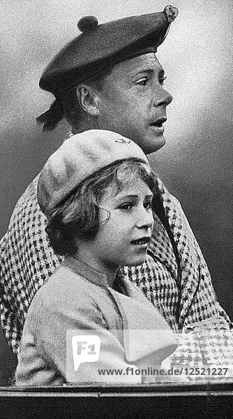 Prinzessin Elizabeth mit ihrem Onkel David  um 1936. Künstler: Unbekannt
