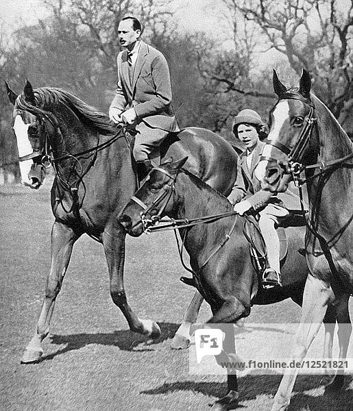 Der Herzog von Gloucester reitet mit Prinzessin Elizabeth im Windsor Great Park  um 1936. Künstler: Unbekannt