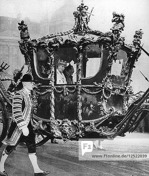 König Georg V. und Königin Mary auf dem Weg zur Eröffnung des Parlaments  um 1930. Künstler: Unbekannt
