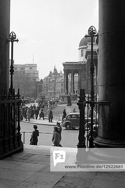 Trafalgar Square  London  ca. 1945-c1955. Künstler: SW Rawlings