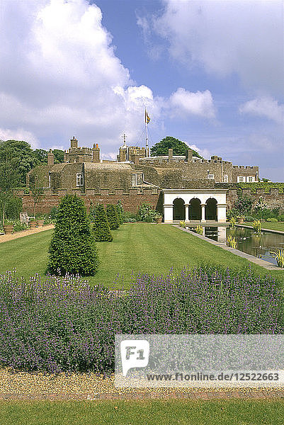 Queen Mothers Garden  Walmer Castle  Deal  Kent  1998. Künstler: J Bailey