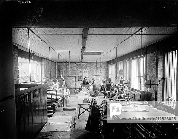 Werkstatt der Church Army Press mit Menschen an ihren Maschinen  Oxford  Oxfordshire  um 1860 bis 1922. Künstler: Henry Taunt