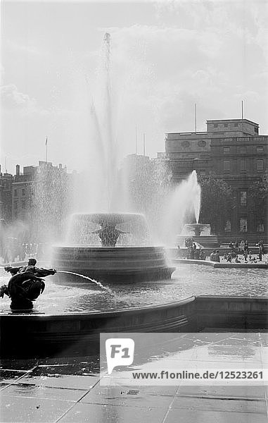 Fountain in Trafalgar Square  London  c1945-c1965. Artist: SW Rawlings