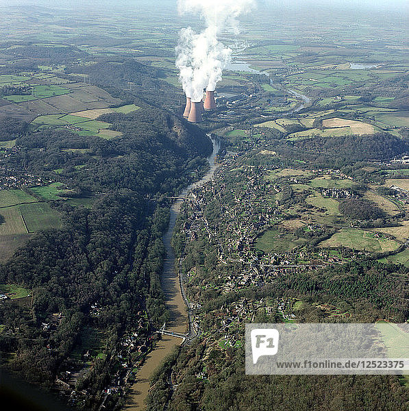 Ironbridge-Schlucht und Kraftwerk Buildwas  Shropshire  2001. Künstler: EH/RCHME-Personalfotograf