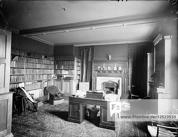 Innenraum der Rektoratsbibliothek im Mansfield College  Oxford  Oxfordshire  ca. 1860 bis 1922. Künstler: Henry Taunt