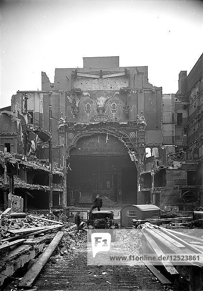 Abriss des Alhambra Theatre am Leicester Square  London  1936. Künstler: Unbekannt