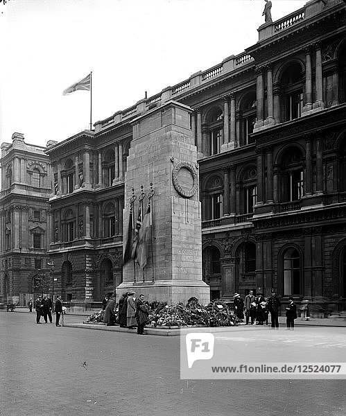 Der Kenotaph  Whitehall  London  1921. Künstler: Bedford Lemere und Unternehmen