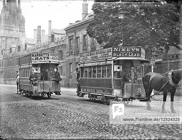 Zwei pferdegezogene Straßenbahnen  High Street  Oxford  Oxfordshire  um 1905. Künstler: Henry Taunt