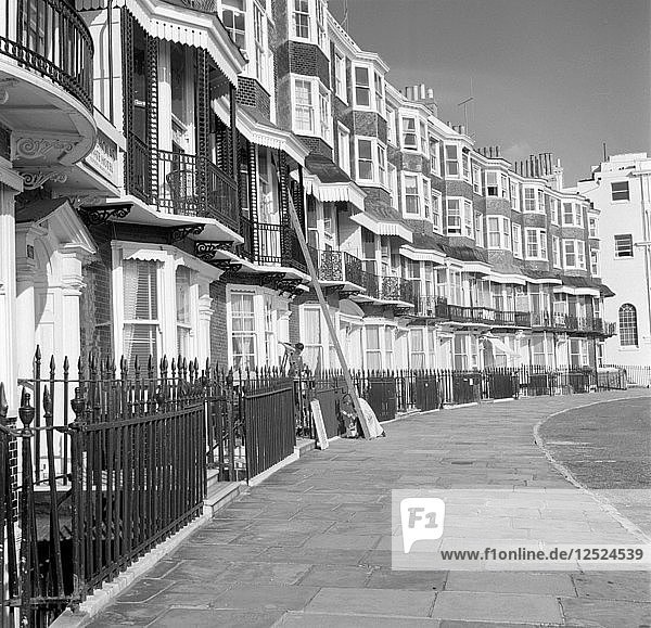 Royal Crescent  Brighton  East Sussex  1960er Jahre. Künstler: Eric de Maré