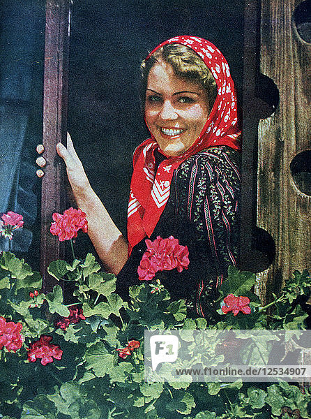 Junge deutsche Frau am Fenster  1943. Künstler: Unbekannt