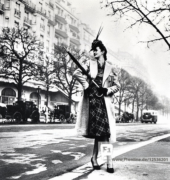 Germaine Leconte  Paris  Februar 1942. Künstler: Unbekannt