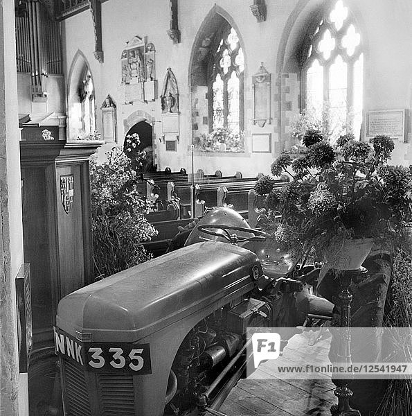Kirche St. Etheldredas  Hatfield  Hertfordshire  1960. Künstler: John Gay