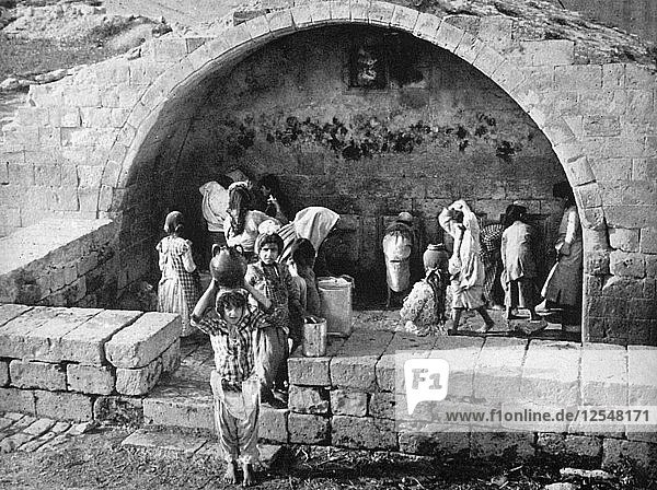 Der Brunnen der Jungfrauen von Nazareth  1926. Künstler: Unbekannt