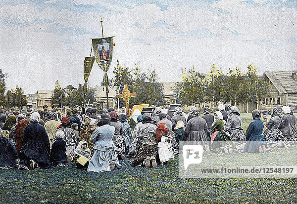 Eine religiöse Prozession in einem Dorf  Russland  um 1890. Künstler: Gillot