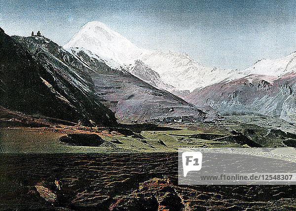 Berg Kazbek  Kaukasus  um 1890. Künstler: Gillot