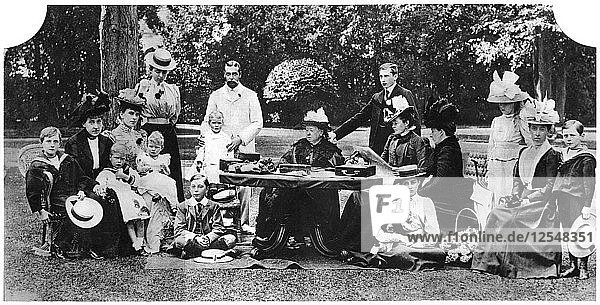 Eine königliche Familienfeier in Osborne House  Isle of Wight  um 1890-1900  (1935). Künstler: Unbekannt