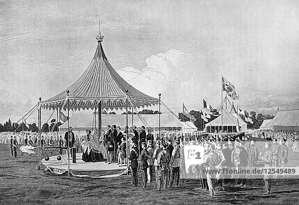 Königin Victoria gibt den ersten Schuss in Wimbledon ab  Juli 1860  (um 1920). Künstler: Unbekannt
