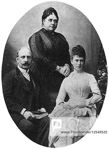 Königin Mary und ihre Eltern  der Herzog und die Herzogin von Teck  um 1890-1900  (1935). Künstler: Unbekannt