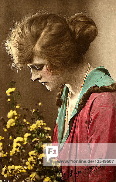 Gladys Cooper (1888-1971) English actress early 20th century.Artist: Rotary Photo