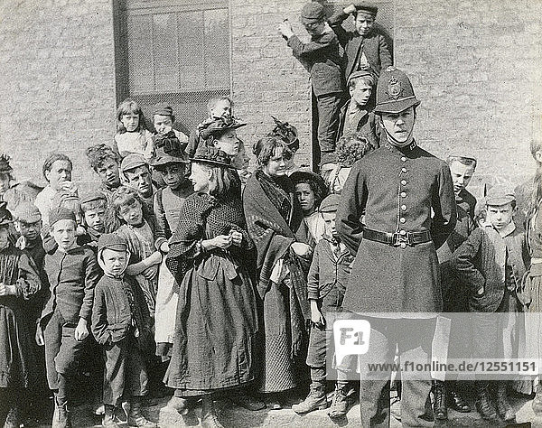 Beerdigung eines Londoner Polizisten  1894. Künstler: Paul Martin