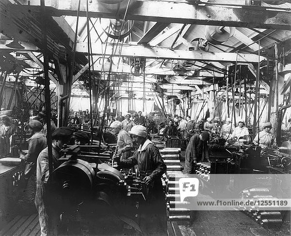 Munitionsfabrik  London  Erster Weltkrieg  1914-1918. Künstler: Haua