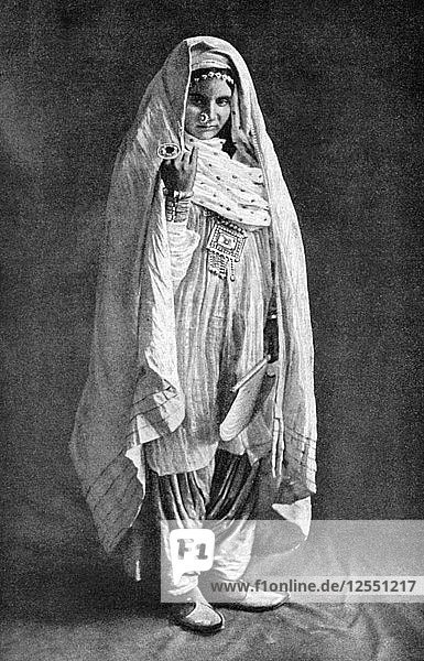 Eine afghanische Frau  1922.Künstler: Holmes & Co.