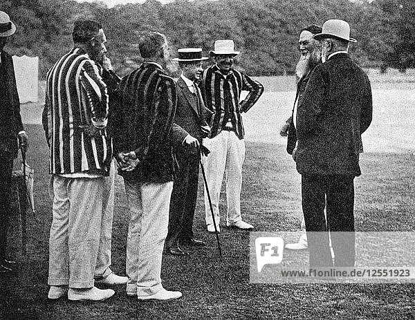 Königliche Kricketspieler in Cumberland Lodge  Windsor Great Park  Berkshire  1911 (1912) Künstler: Ernest Brook