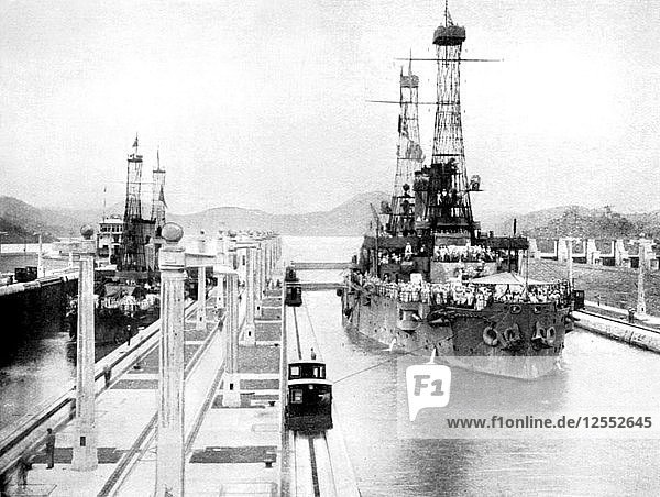 US-Kriegsmänner beim Durchfahren einer Schleuse  Panamakanal  Panama  1926. Künstler: Unbekannt