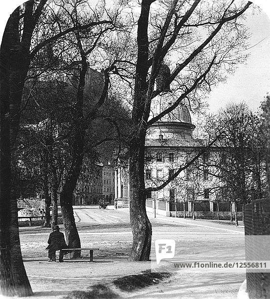 Kajetanerplatz und die Festung Hohensalzburg  Salzburg  Österreich  um 1900. Künstler: Wurthle & Söhne