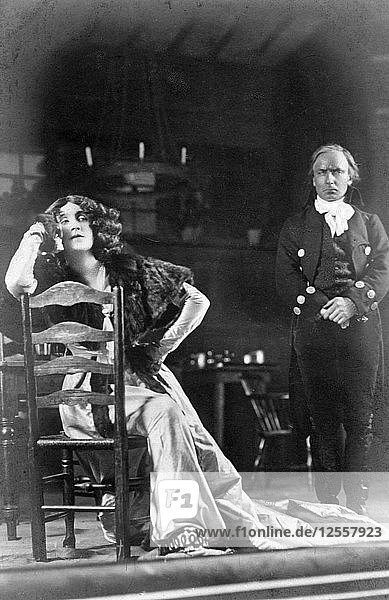 Julia Neilson und Horace Hodges in The Scarlet Pimpernel  um 1905  Künstler: Ellis & Walery