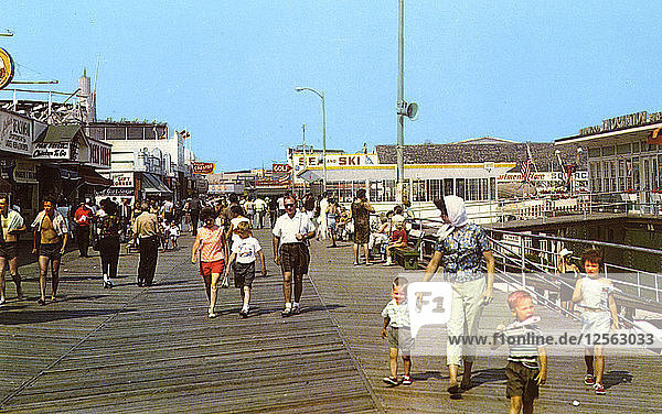 Uferpromenade an der Schellenger Avenue  Wildwood-by-the-Sea  New Jersey  USA  1963. Künstler: Lynn H Boyer Jr
