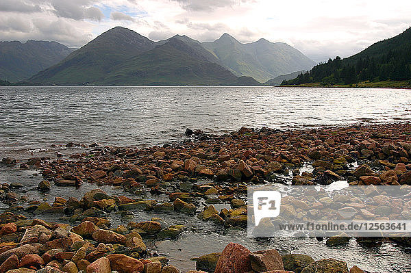 Die Fünf Schwestern von Kintail und Loch Duich  Highland  Schottland.