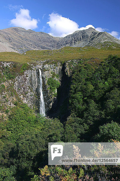 Wasserfall über Glen Brittle  Cuillin Hills  Isle of Skye  Highland  Schottland.